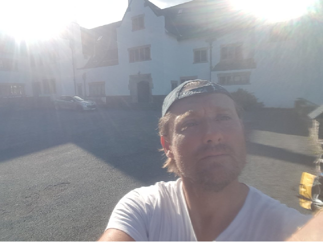I arrive nice and early in the Lake District. This is the Blackwell Arts And Crafts Centre 9:08am.