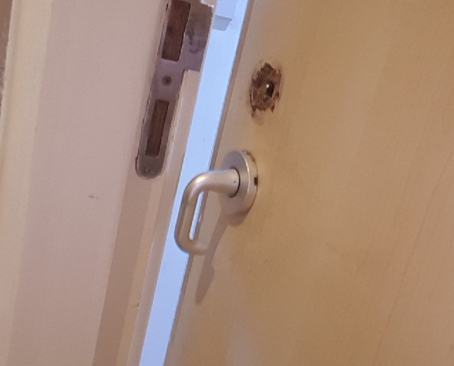 Image of broken door lock to toilet.